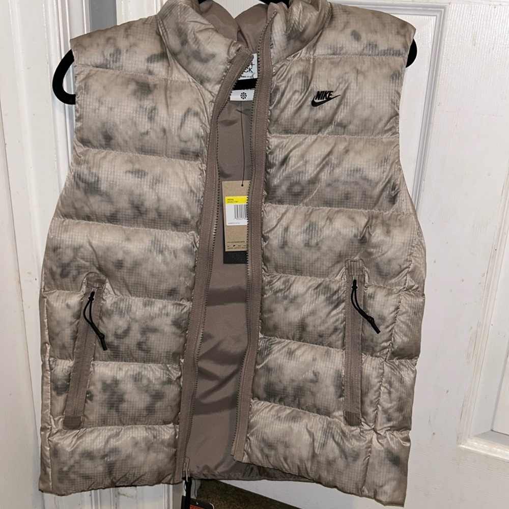 Nike Tech Pack Therma-Fit Gray Bubble Puffer Vest DN2817-087Size Small